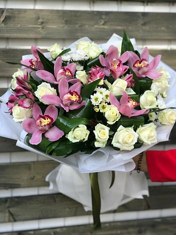 Букет цветов из: Розы и Хризантемы в Пшичо