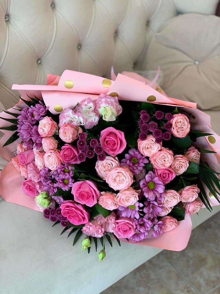 Букет цветов из: Хризантемы, Розы и Лизиантусы в Пшичо