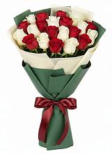 Букет Микс из красных и белых роз в Пшичо