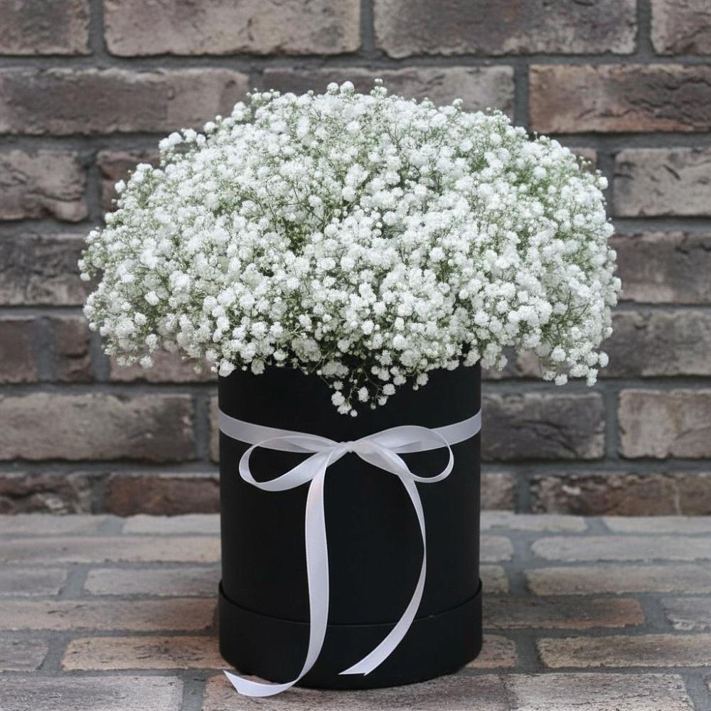 Цветочная композиция из Гипсофила в шляпной коробке в Пшичо