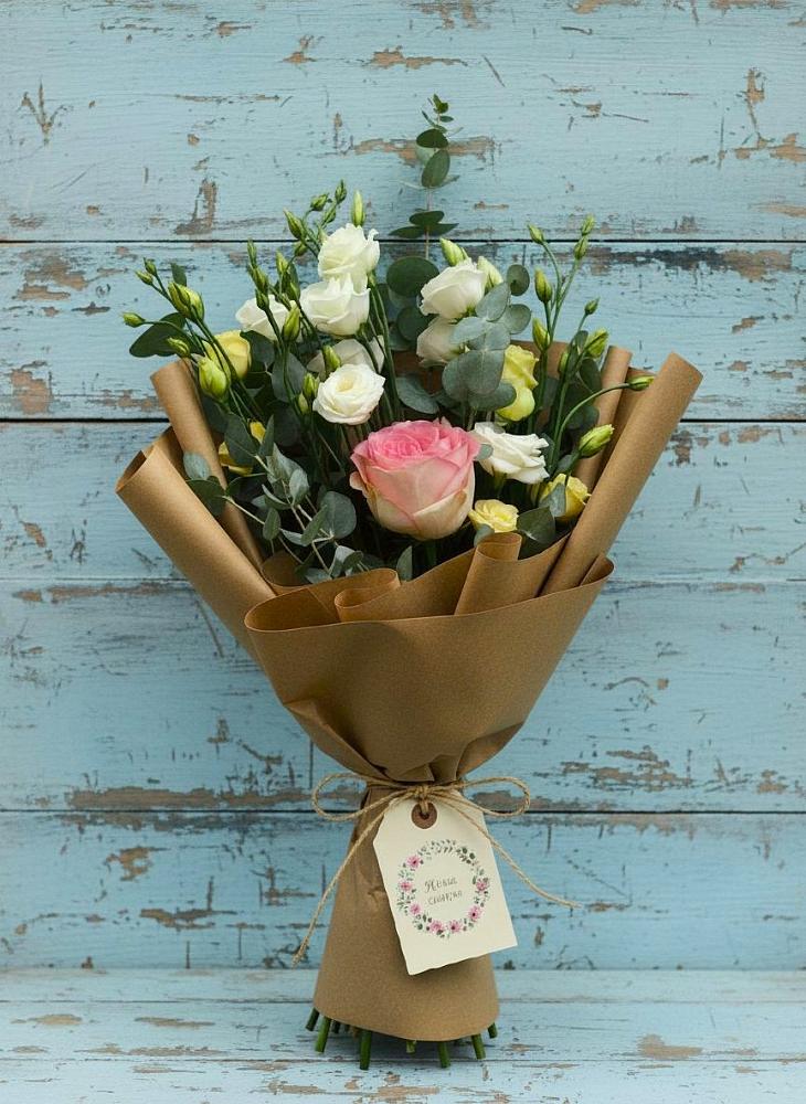 Букет цветов из: Розы и Лизиантусы в Пшичо