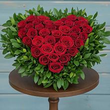 Цветочная композиция из Розы в виде сердца в Пшичо