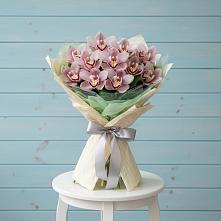 Букет цветов из:  Орхидеи и Розы в Пшичо