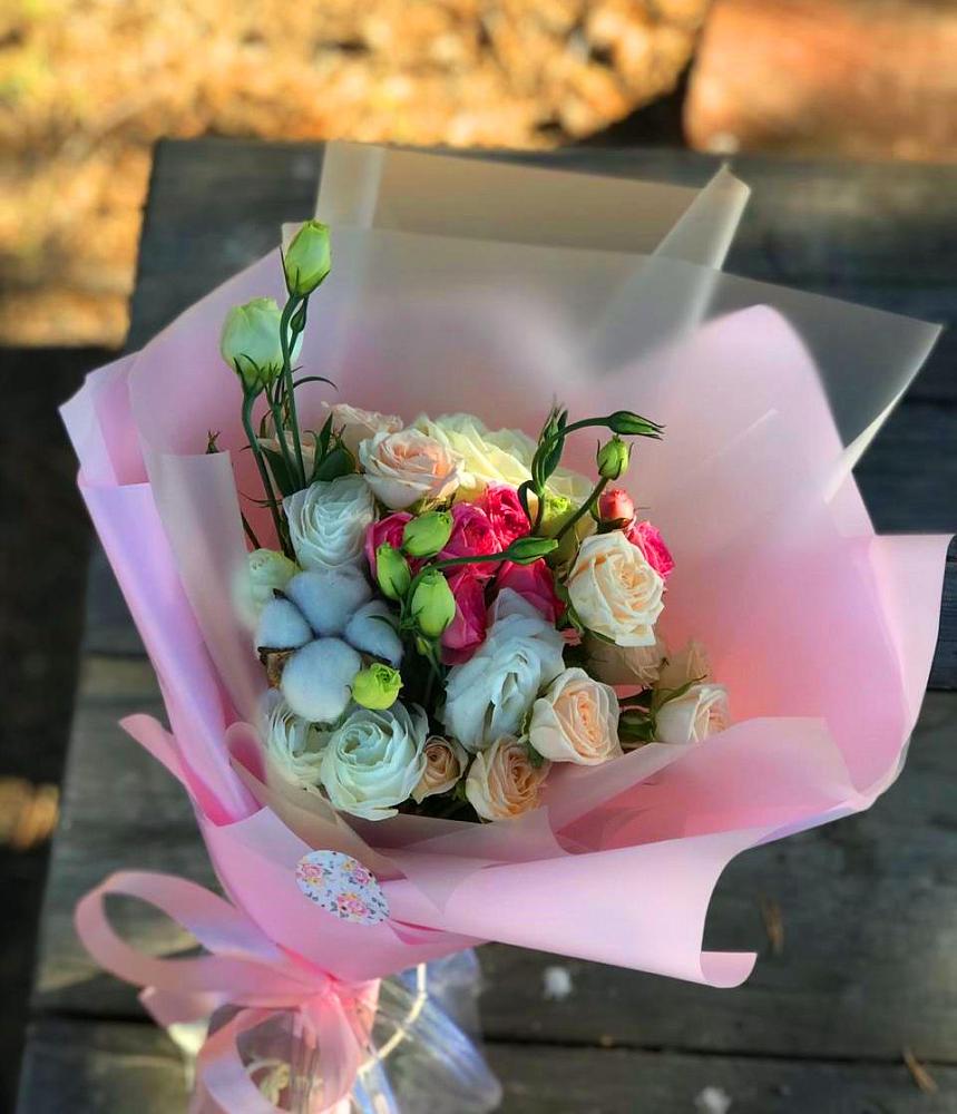 Букет цветов из: Розы и Лизиантусы в Пшичо