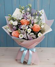 Букет цветов из:  Лизиантусы, Розы, Альстромерии и Гипсофила в Пшичо