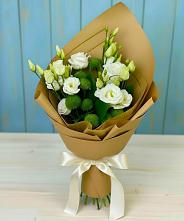 Букет цветов из:  Хризантемы и Лизиантусы в Пшичо