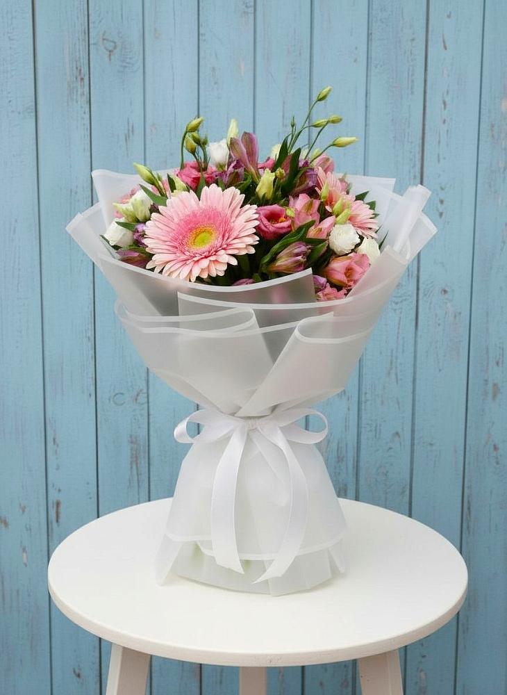 Букет цветов из: Герберы, Альстромерии и Лизиантусы в Пшичо