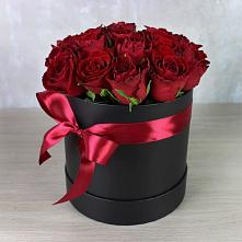 Цветочная композиция из Розы в шляпной коробке в Пшичо