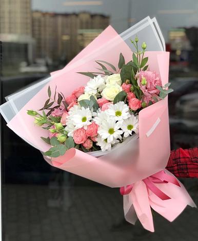 Букет цветов из: Розы, Лизиантусы и Хризантемы в Пшичо