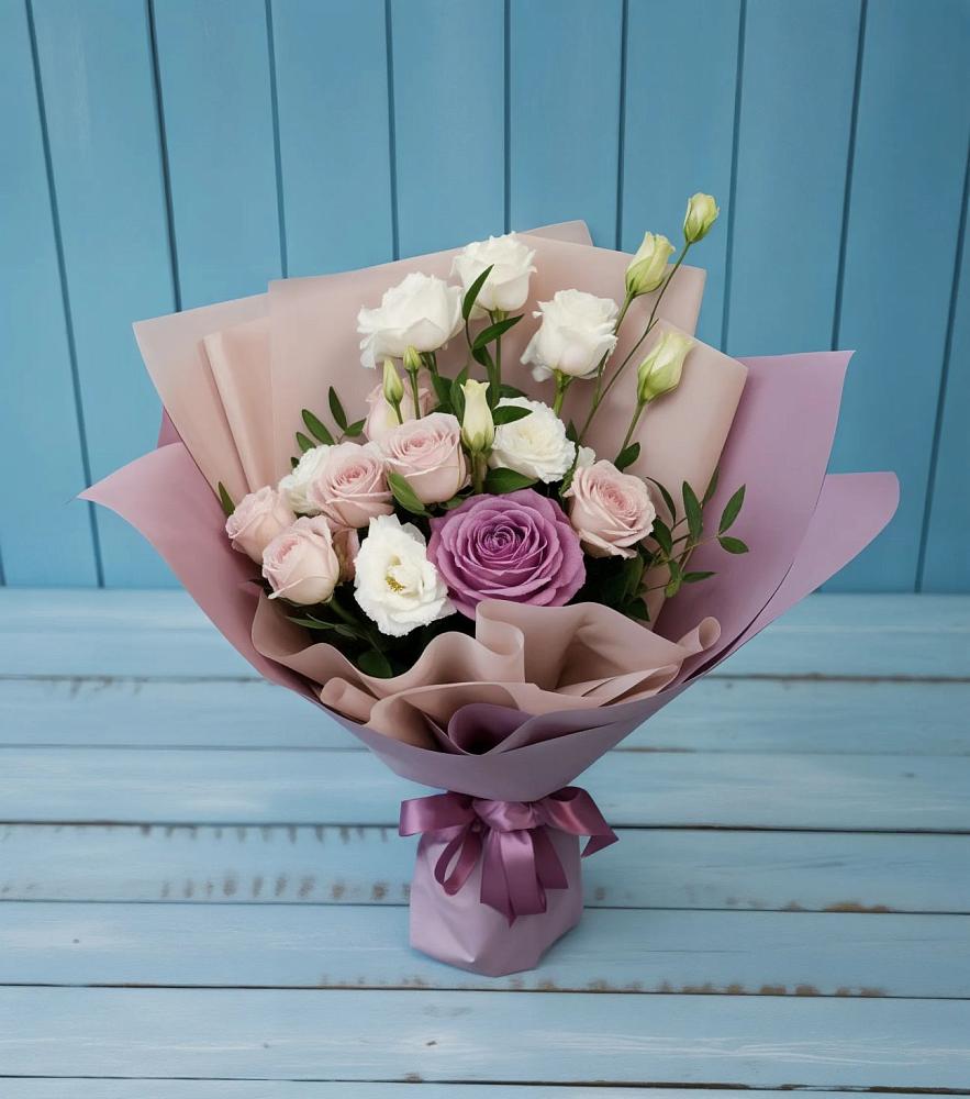 Букет цветов из: Розы и Лизиантусы в Пшичо